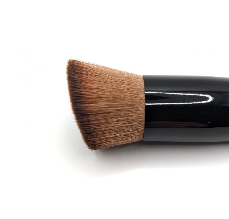 Make-Up Drops & Foundation Brush